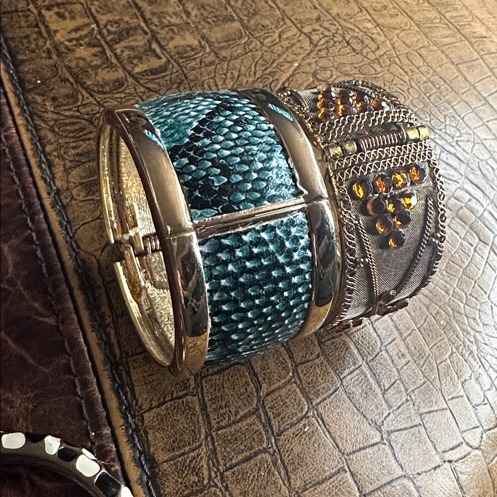 Bundle of 3 Hinged Bangles - Picture 3 of 5